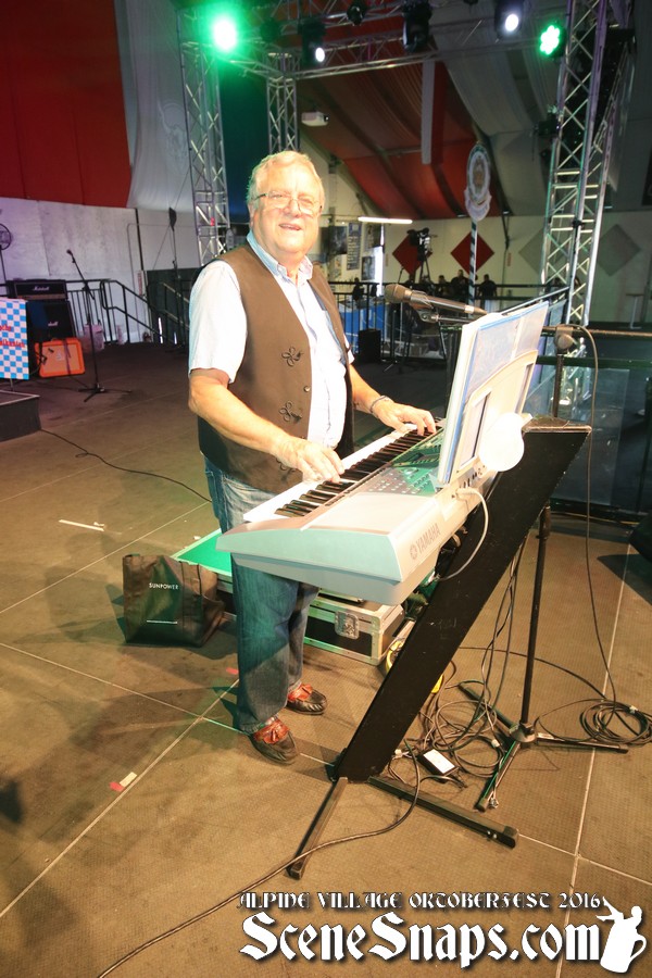ALPINE_VILLAGE_OKTOBERFEST_SEPT_24_16_0357_P_.JPG